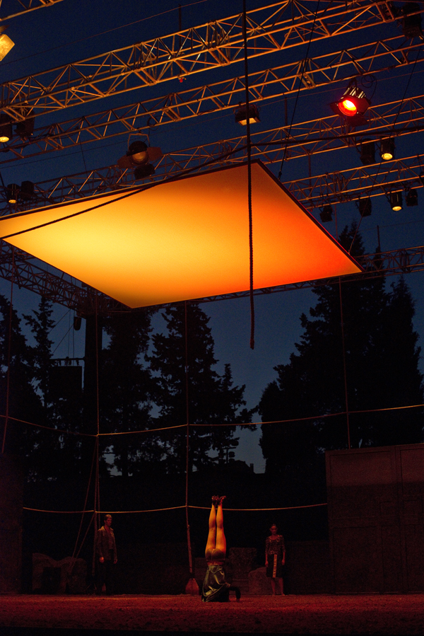 Vaison danses http://www.florianmaurer.fr/files/gimgs/15_florianmaurer61_v2.jpg